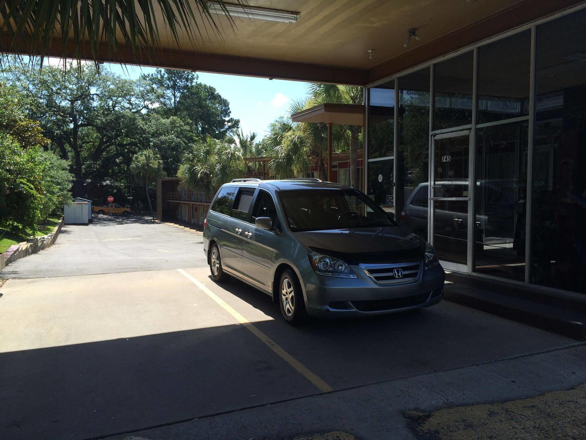 Oyo Hotel Tallahassee Downtown Exterior foto